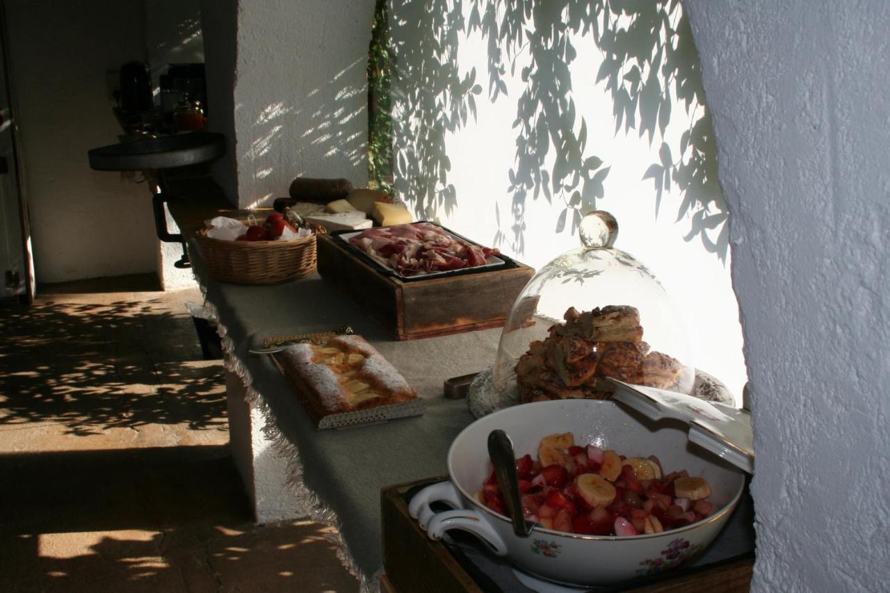 Le Rondini Bed & Breakfast Montras Bagian luar foto