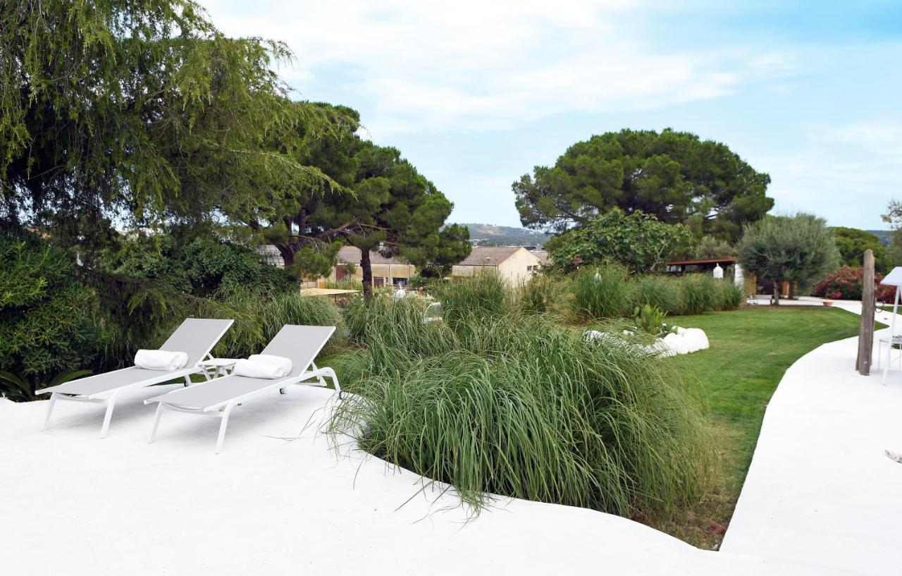 Le Rondini Bed & Breakfast Montras Bagian luar foto