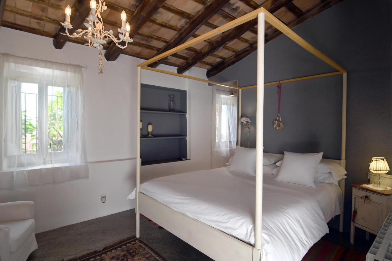 Le Rondini Bed & Breakfast Montras Bagian luar foto