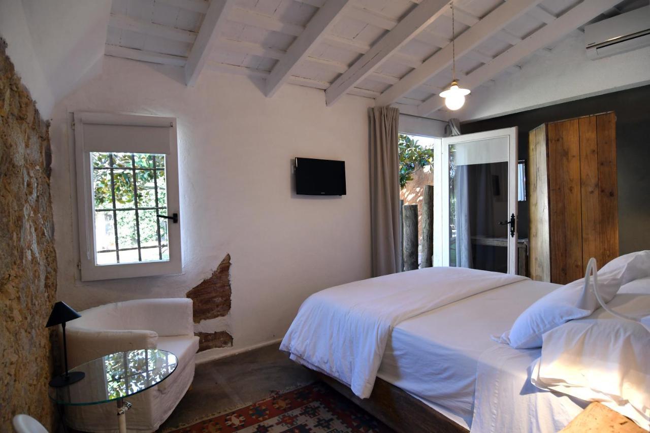 Le Rondini Bed & Breakfast Montras Bagian luar foto