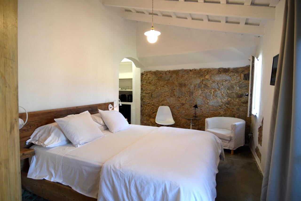 Le Rondini Bed & Breakfast Montras Bagian luar foto