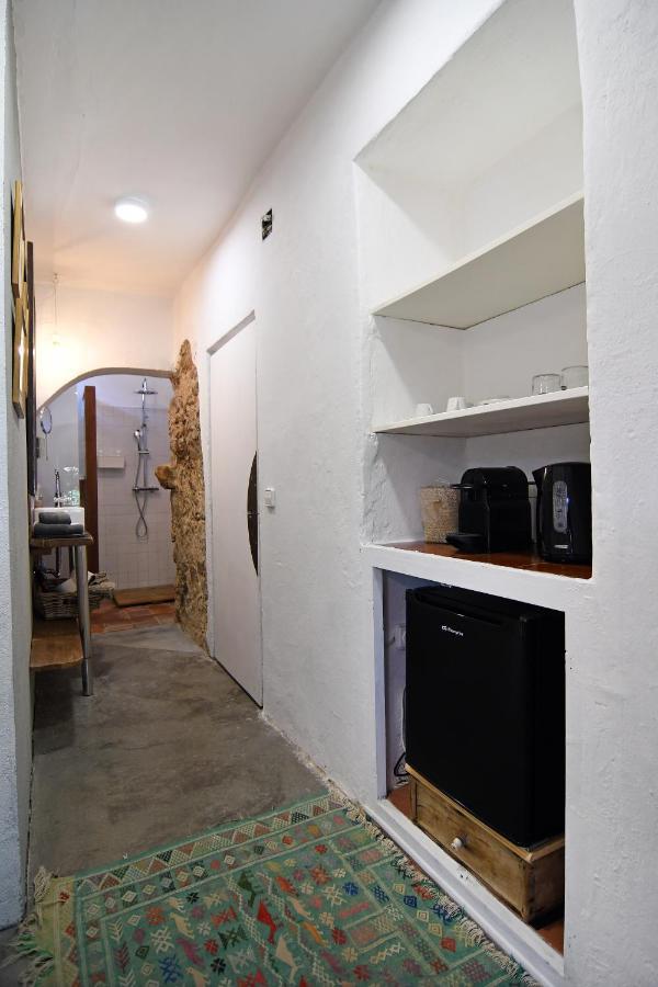 Le Rondini Bed & Breakfast Montras Bagian luar foto