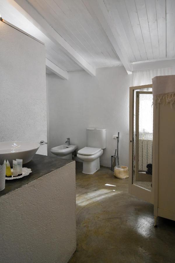 Le Rondini Bed & Breakfast Montras Bagian luar foto