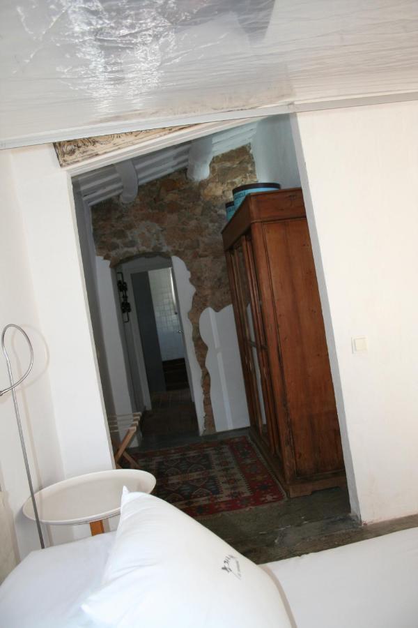 Le Rondini Bed & Breakfast Montras Bagian luar foto