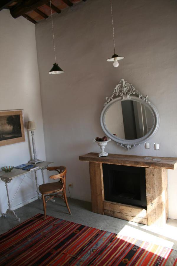 Le Rondini Bed & Breakfast Montras Bagian luar foto
