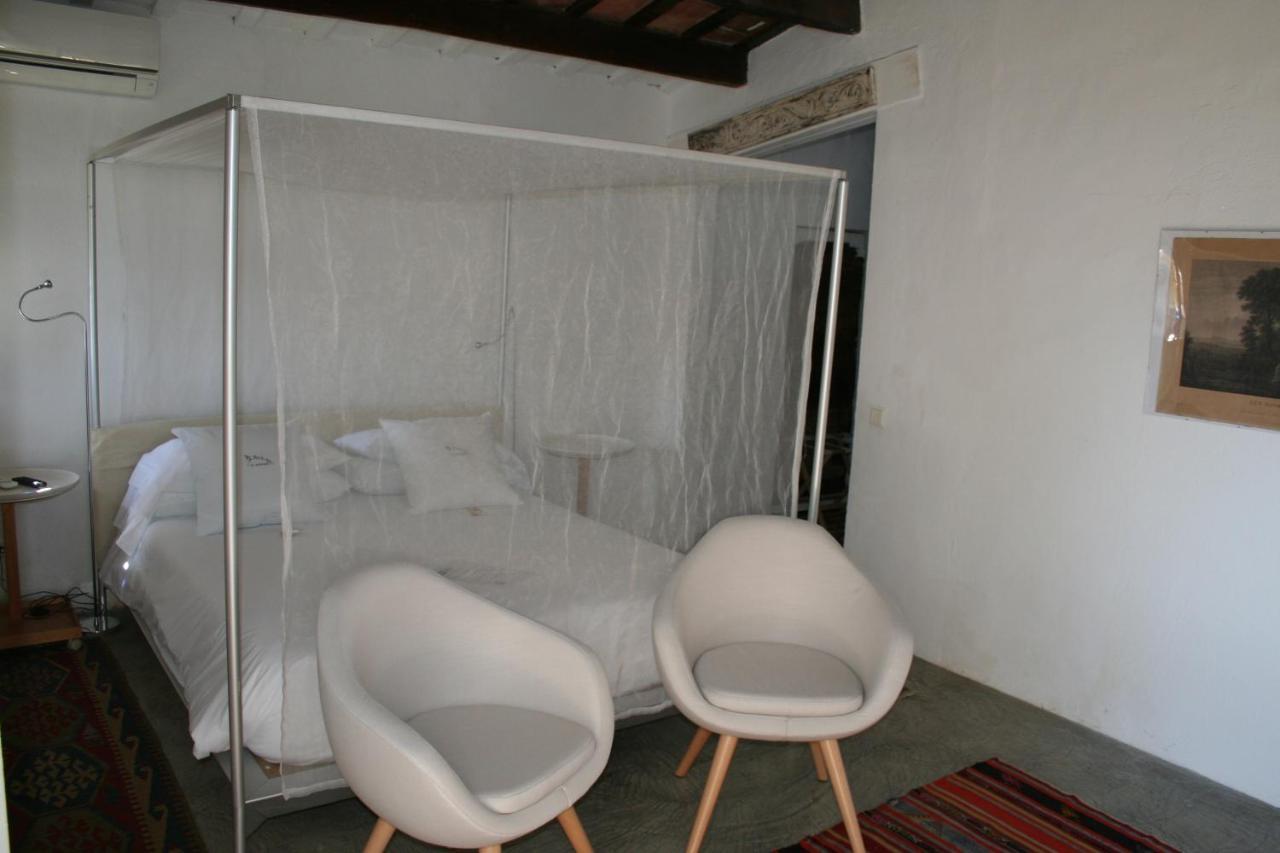 Le Rondini Bed & Breakfast Montras Bagian luar foto