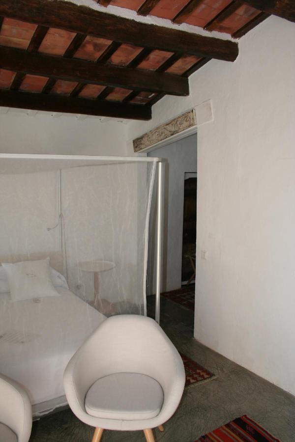 Le Rondini Bed & Breakfast Montras Bagian luar foto
