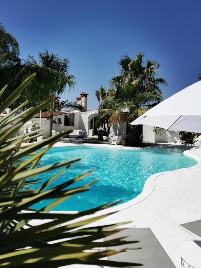 Le Rondini Bed & Breakfast Montras Bagian luar foto