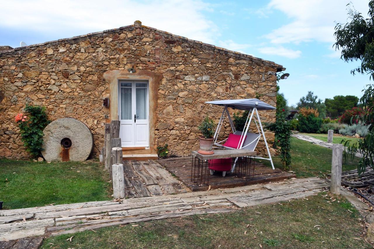 Le Rondini Bed & Breakfast Montras Bagian luar foto